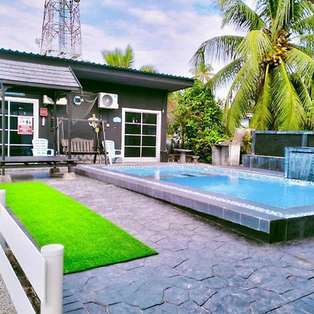 Penarik Baru Homestay カンポン・ペナリック エクステリア 写真